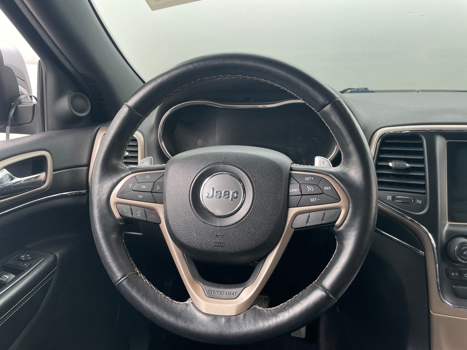 Thumbnail: 2016 Jeep Grand Cherokee - 4