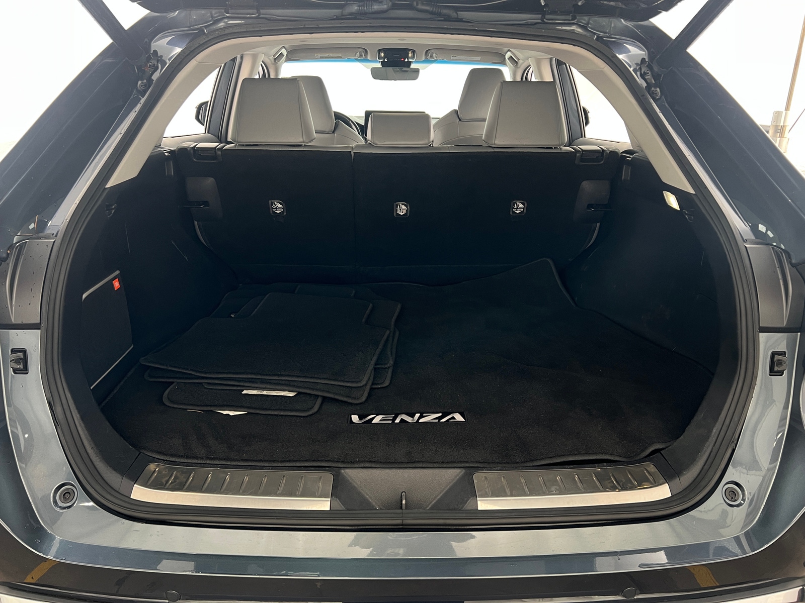 Thumbnail: 2021 Toyota Venza - 6