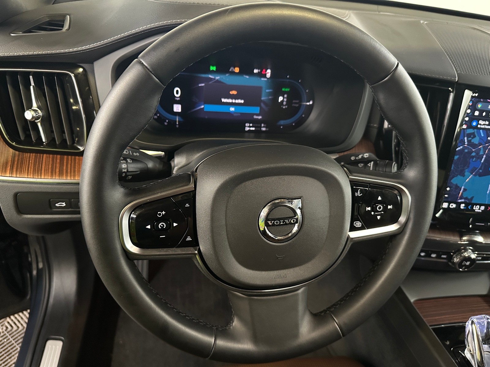 Thumbnail: 2025 Volvo XC60 - 4