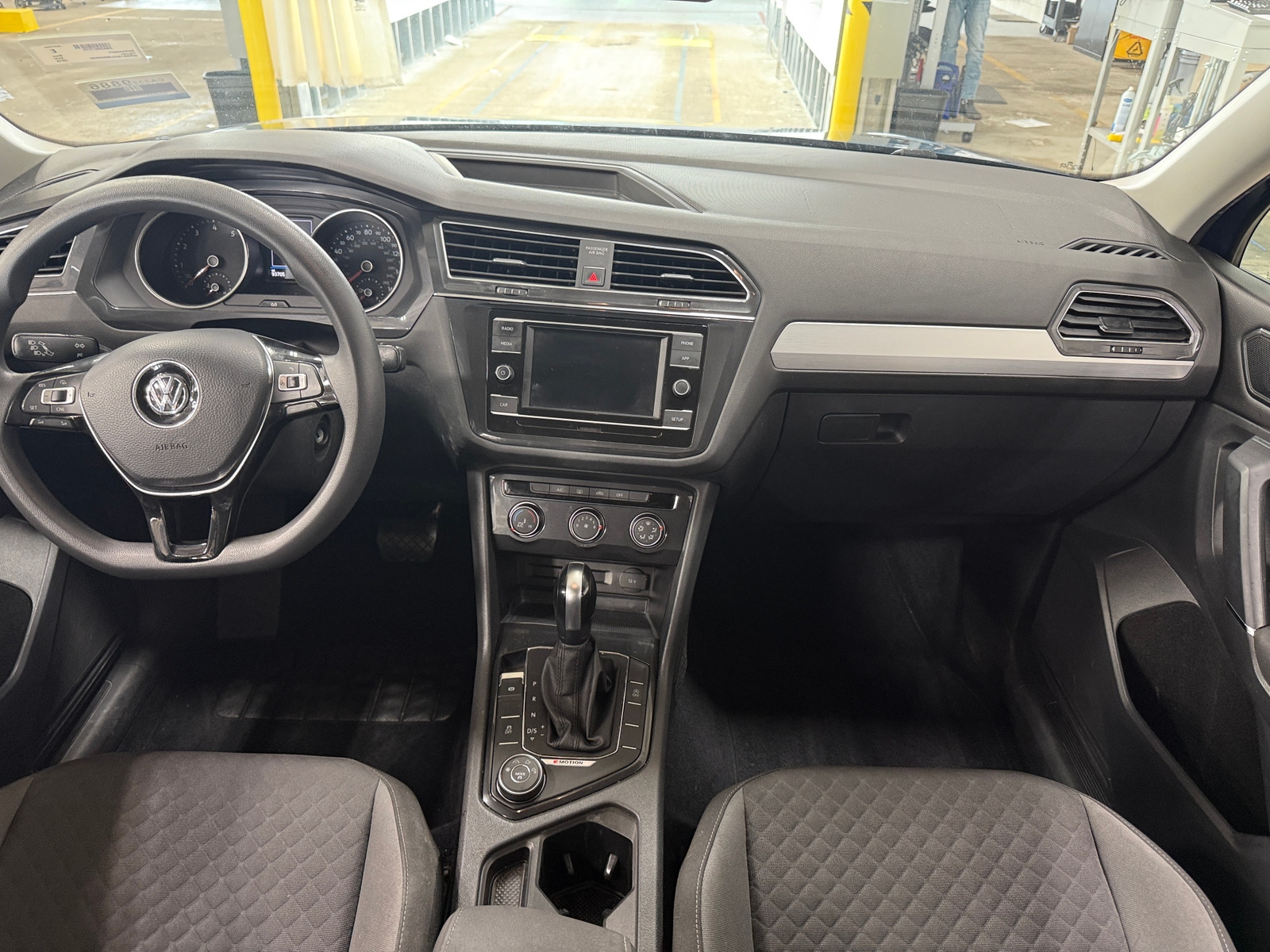 Thumbnail: 2018 Volkswagen Tiguan - 3