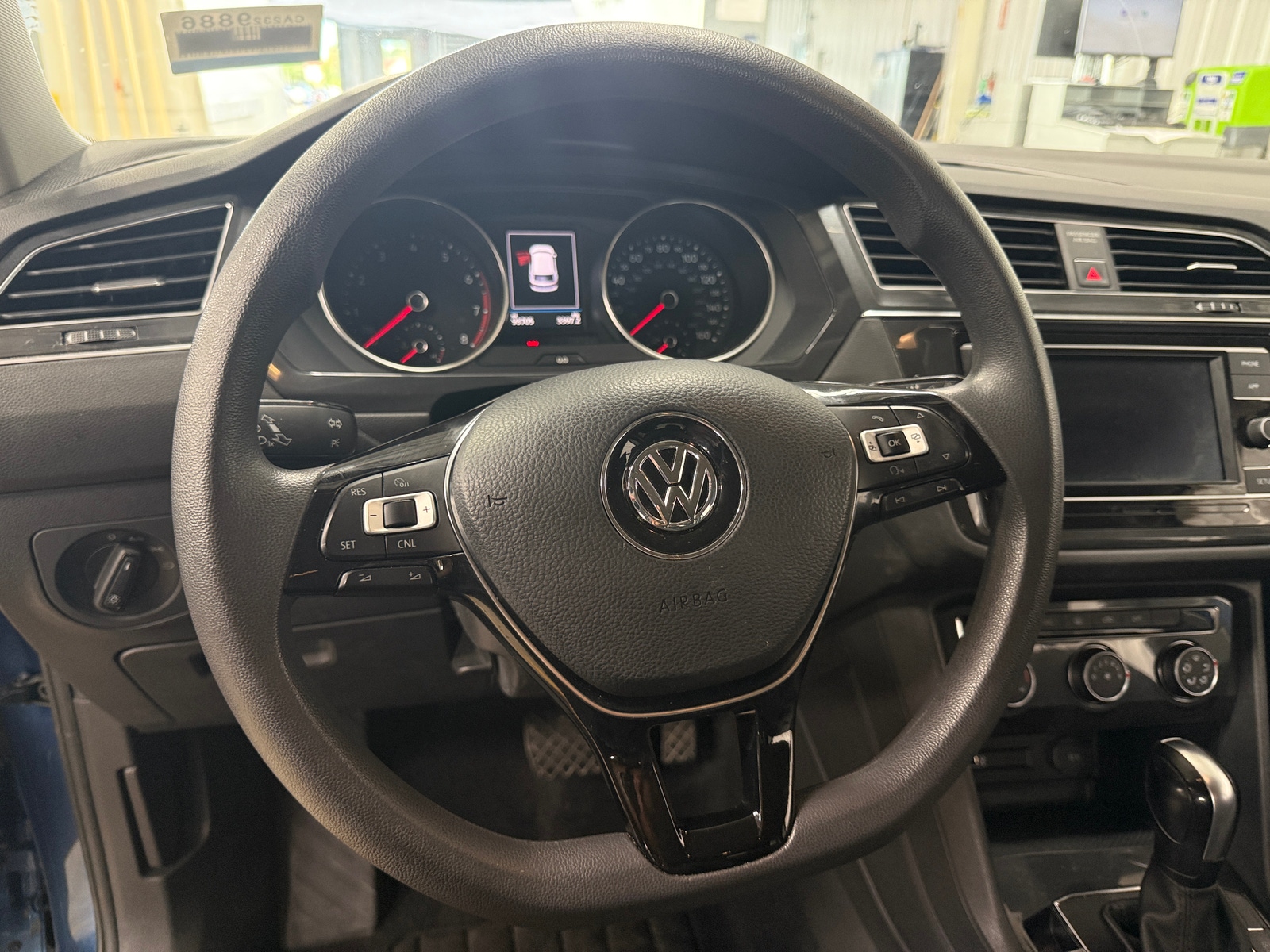 Thumbnail: 2018 Volkswagen Tiguan - 5