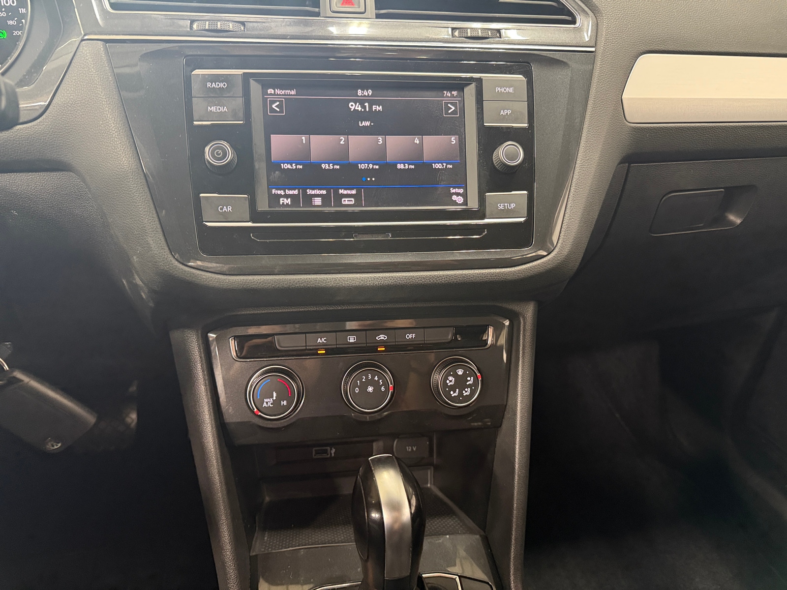 Thumbnail: 2018 Volkswagen Tiguan - 4