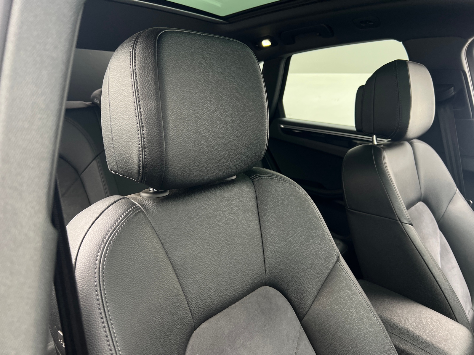 Thumbnail: 2018 Porsche Macan - 2