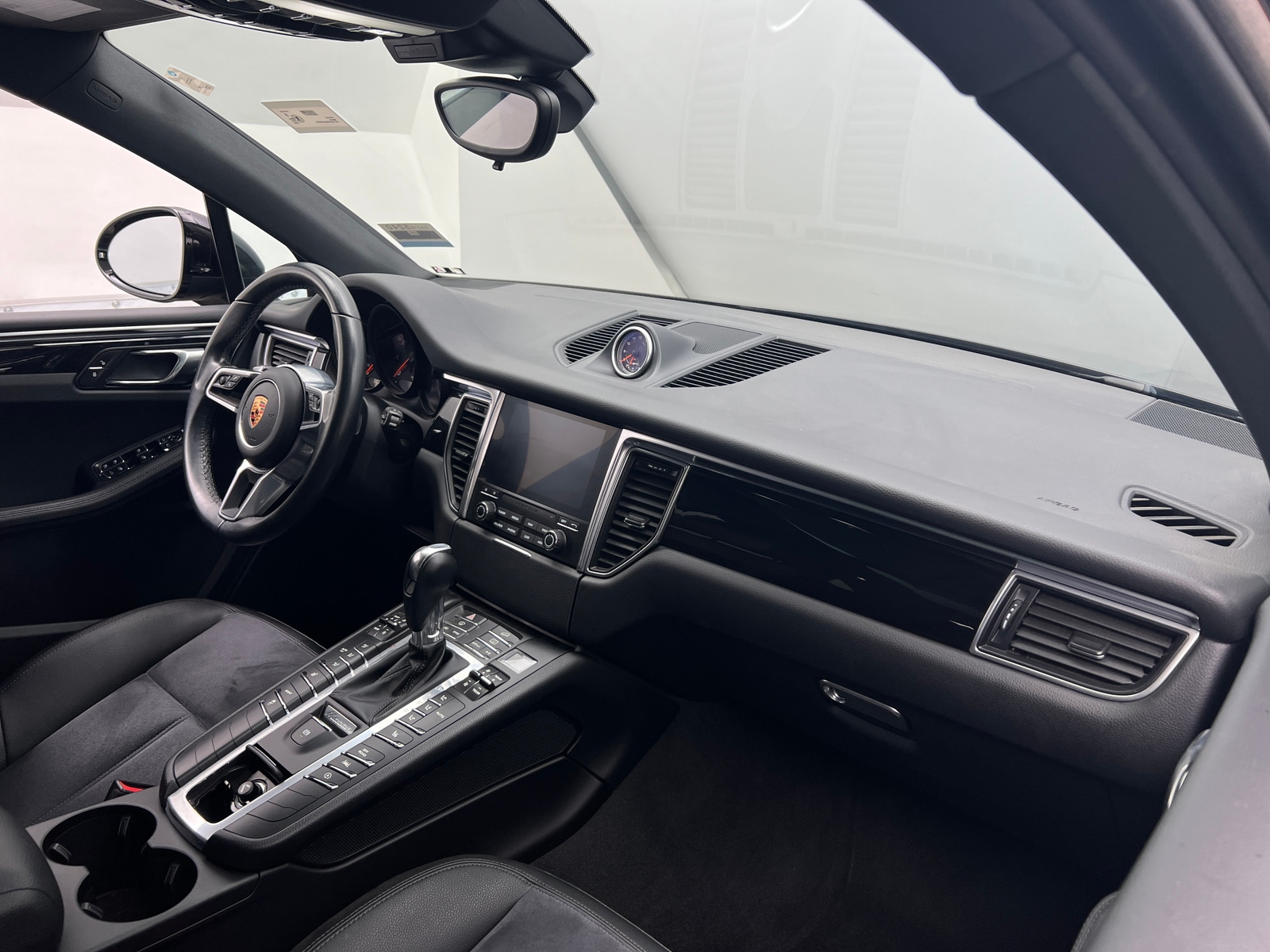 Thumbnail: 2018 Porsche Macan - 3