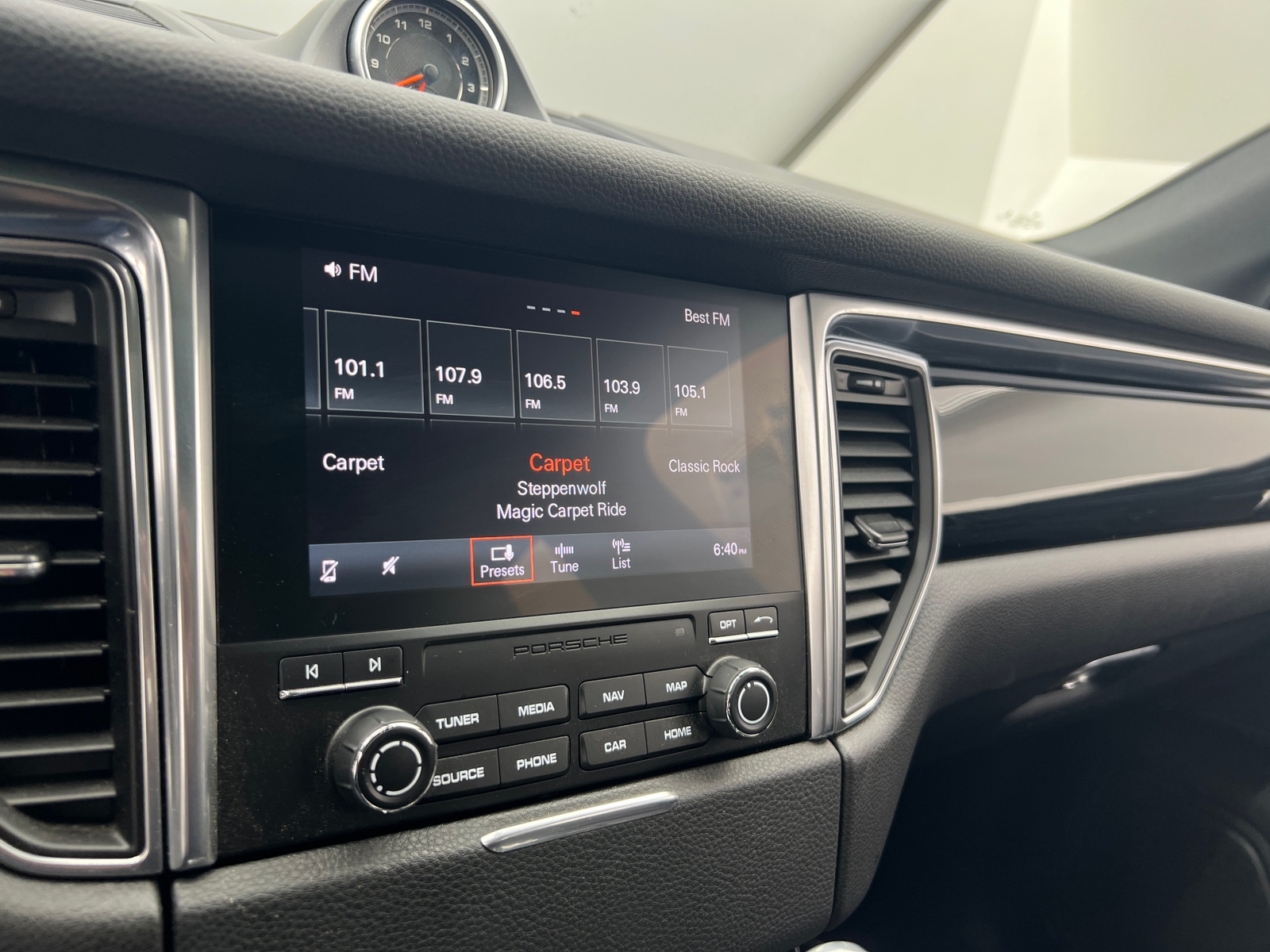 Thumbnail: 2018 Porsche Macan - 4