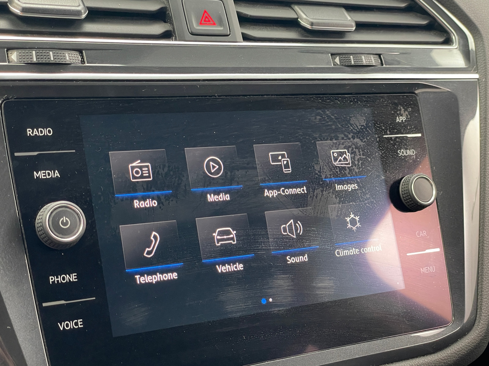 Thumbnail: 2019 Volkswagen Tiguan - 3