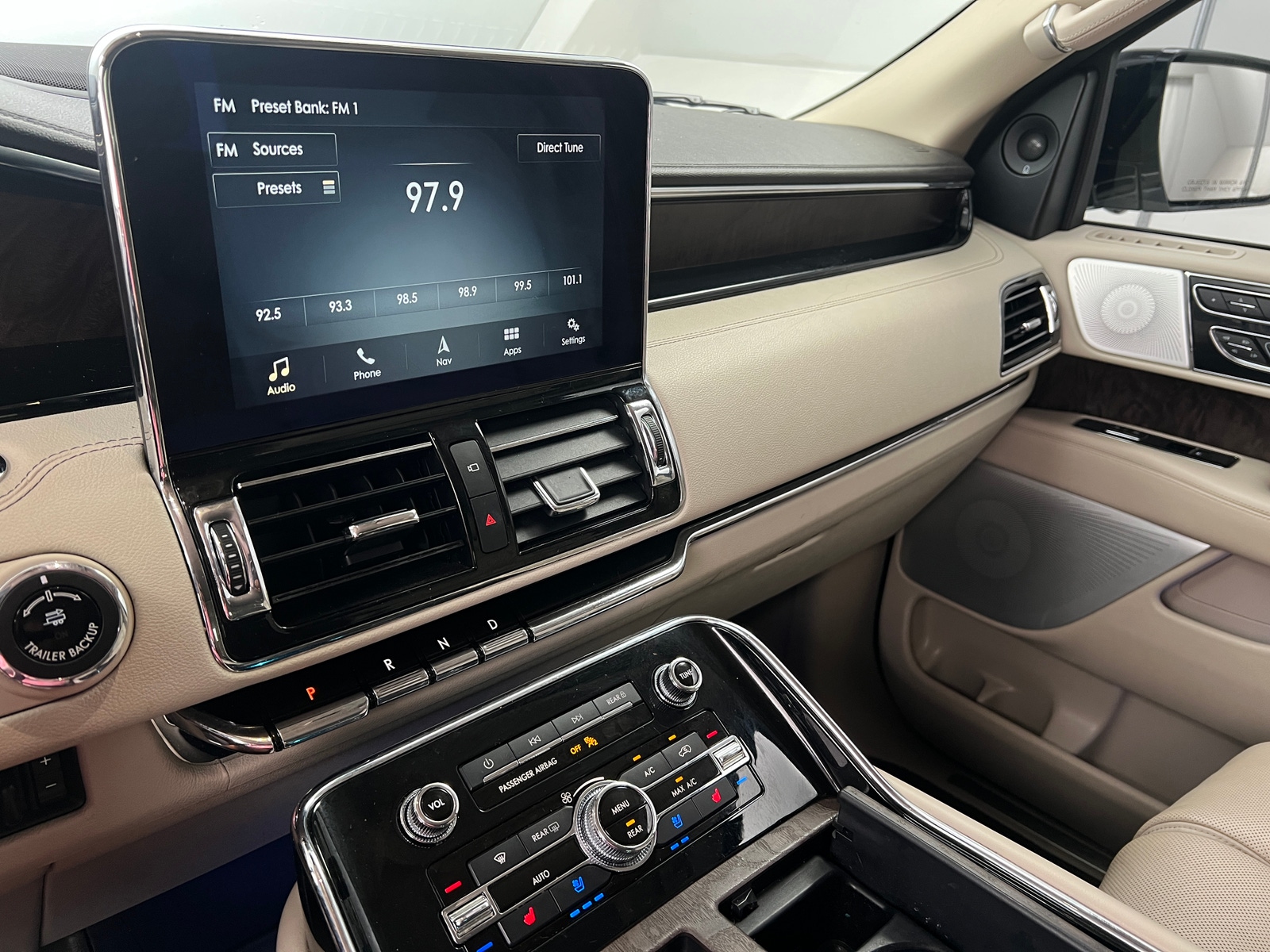 Thumbnail: 2018 Lincoln Navigator - 3