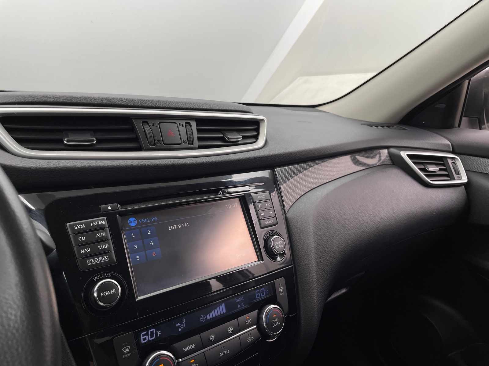 Thumbnail: 2016 Nissan Rogue - 3
