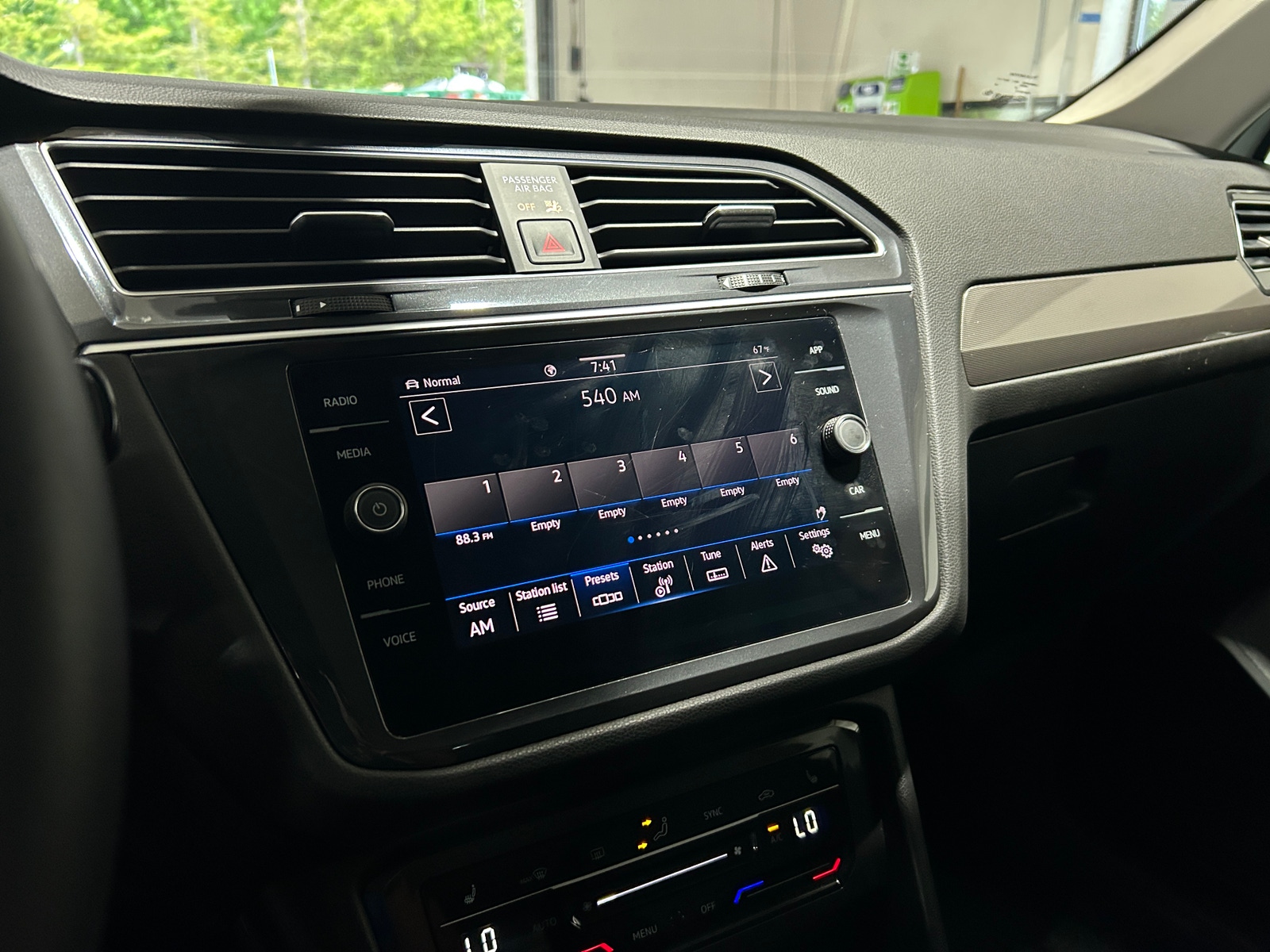 Thumbnail: 2024 Volkswagen Tiguan - 3