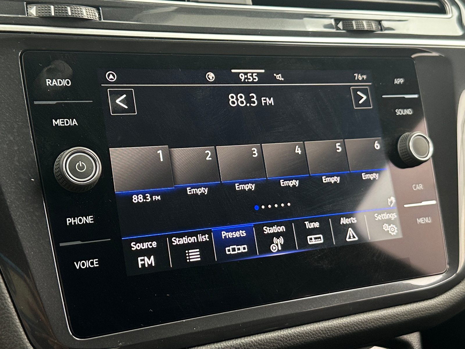 Thumbnail: 2024 Volkswagen Tiguan - 3
