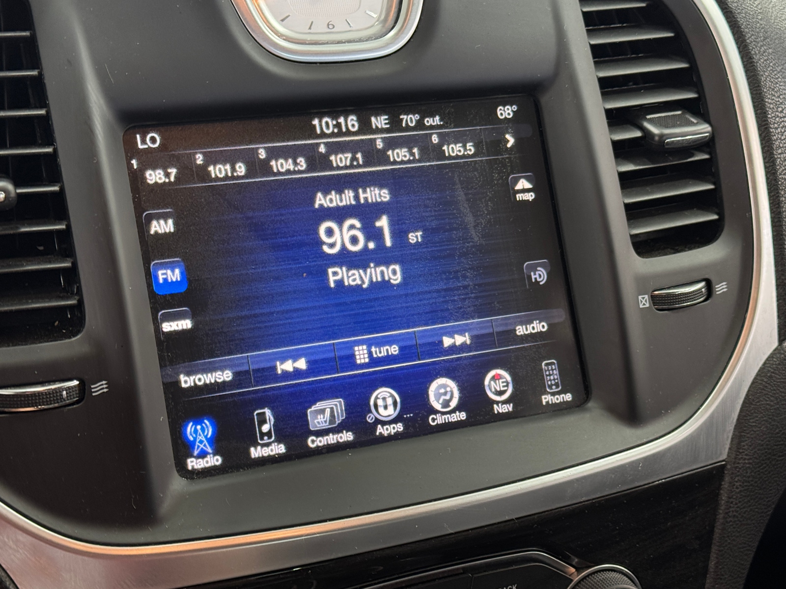 Thumbnail: 2016 Chrysler 300 - 3