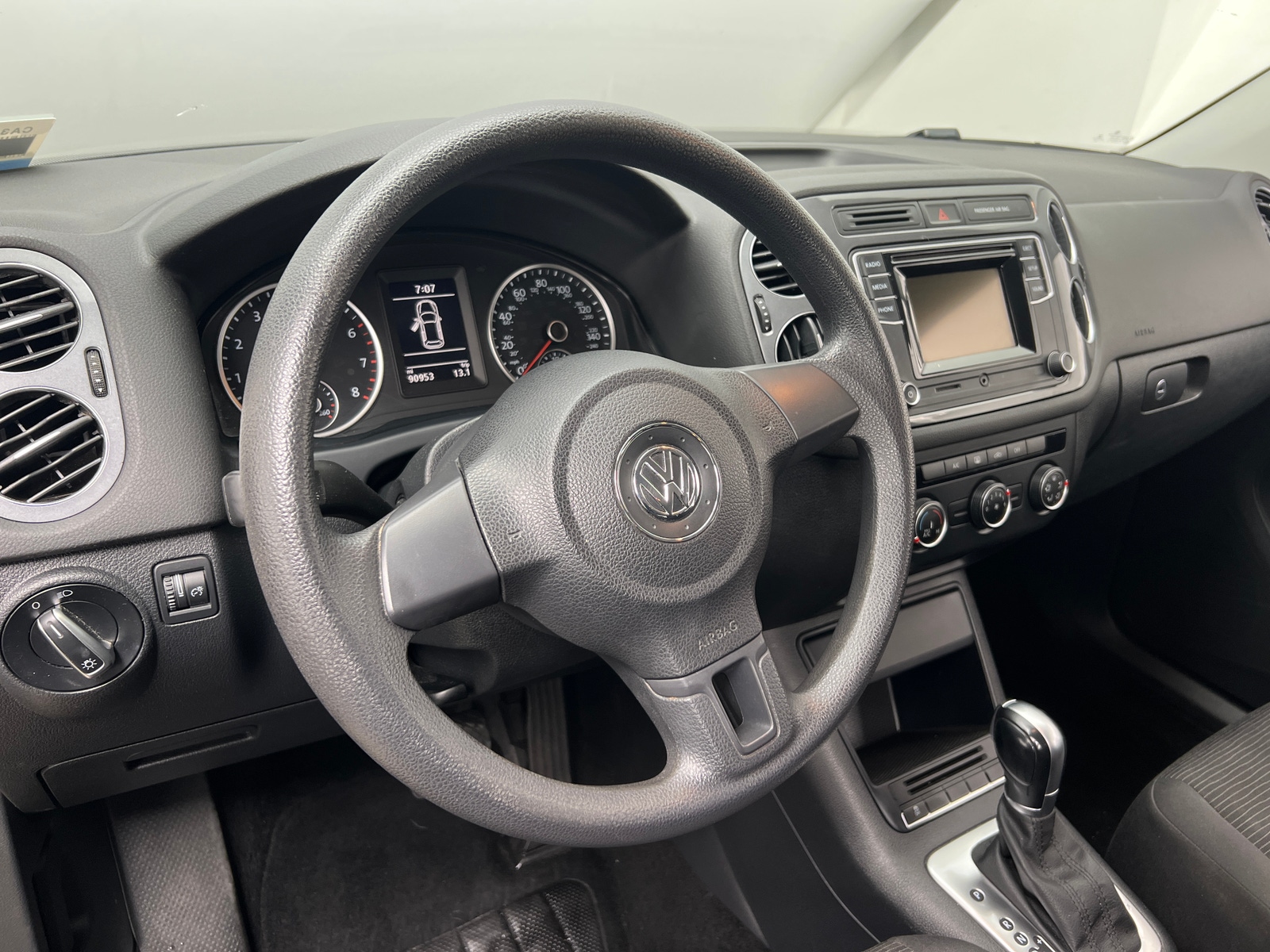 Thumbnail: 2018 Volkswagen Tiguan - 5