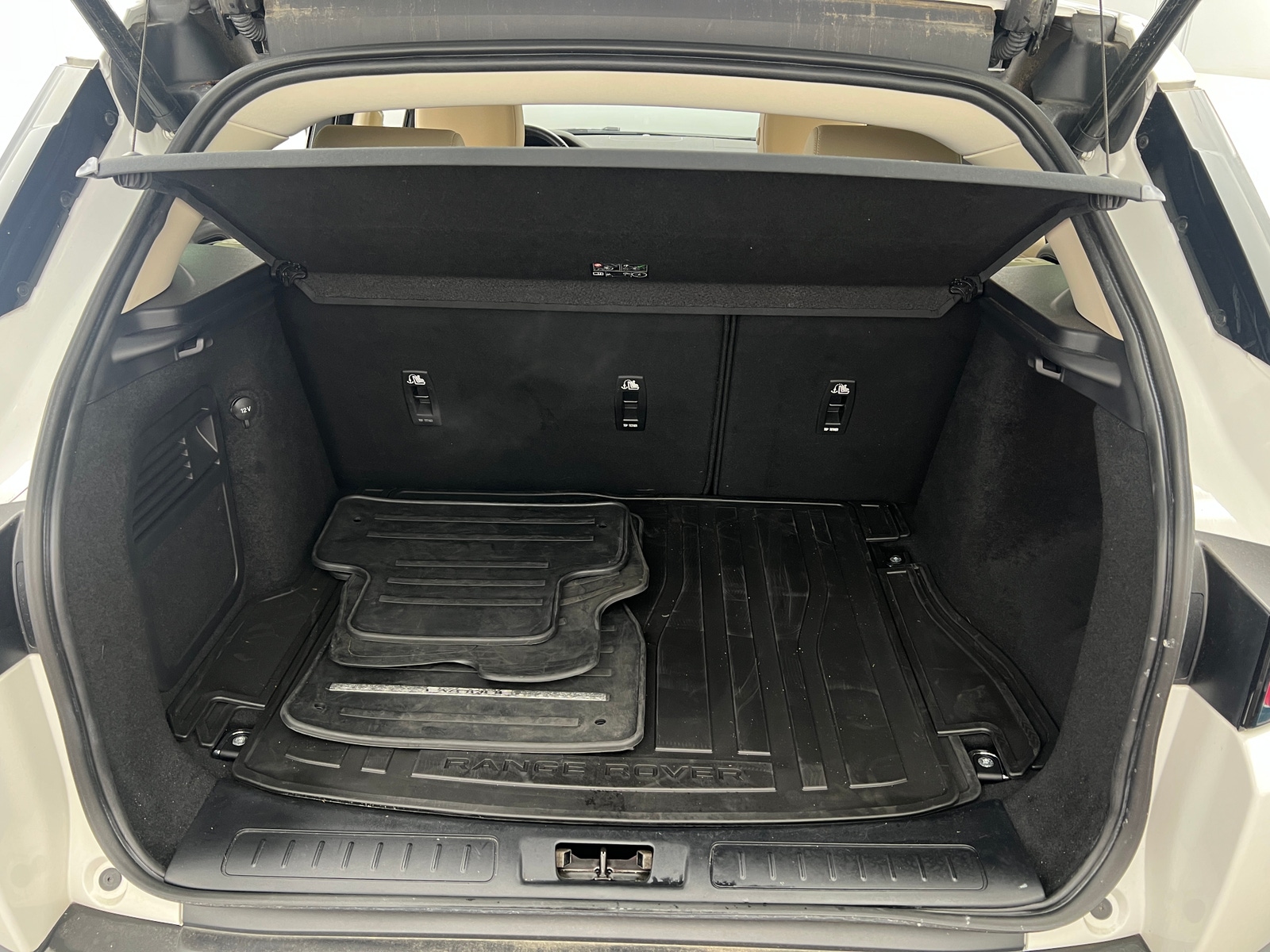 Thumbnail: 2019 Land Rover Range Rover Evoque - 6