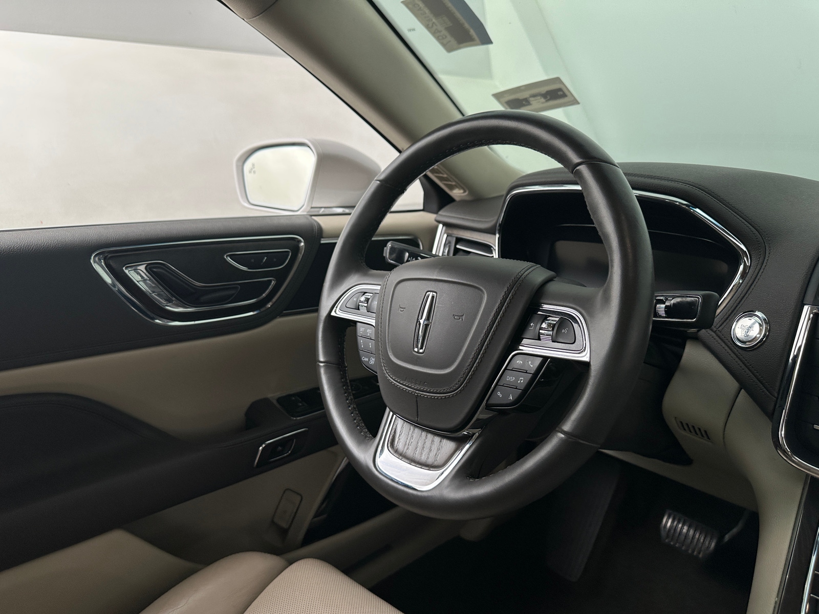 Thumbnail: 2019 Lincoln Continental - 4