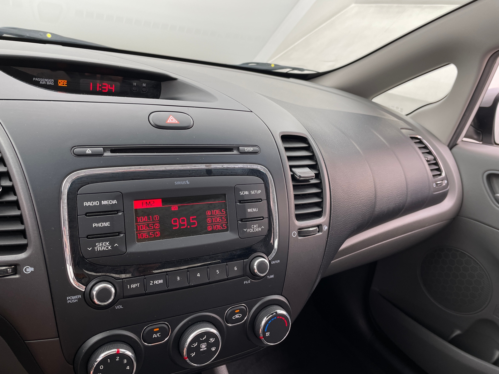 Thumbnail: 2017 Kia Forte - 4