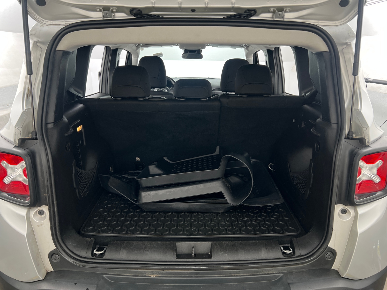 Thumbnail: 2019 Jeep Renegade - 7