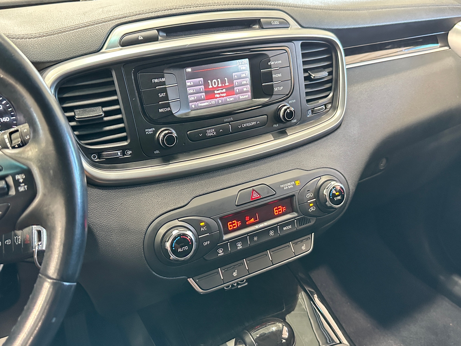 Thumbnail: 2016 Kia Sorento - 3