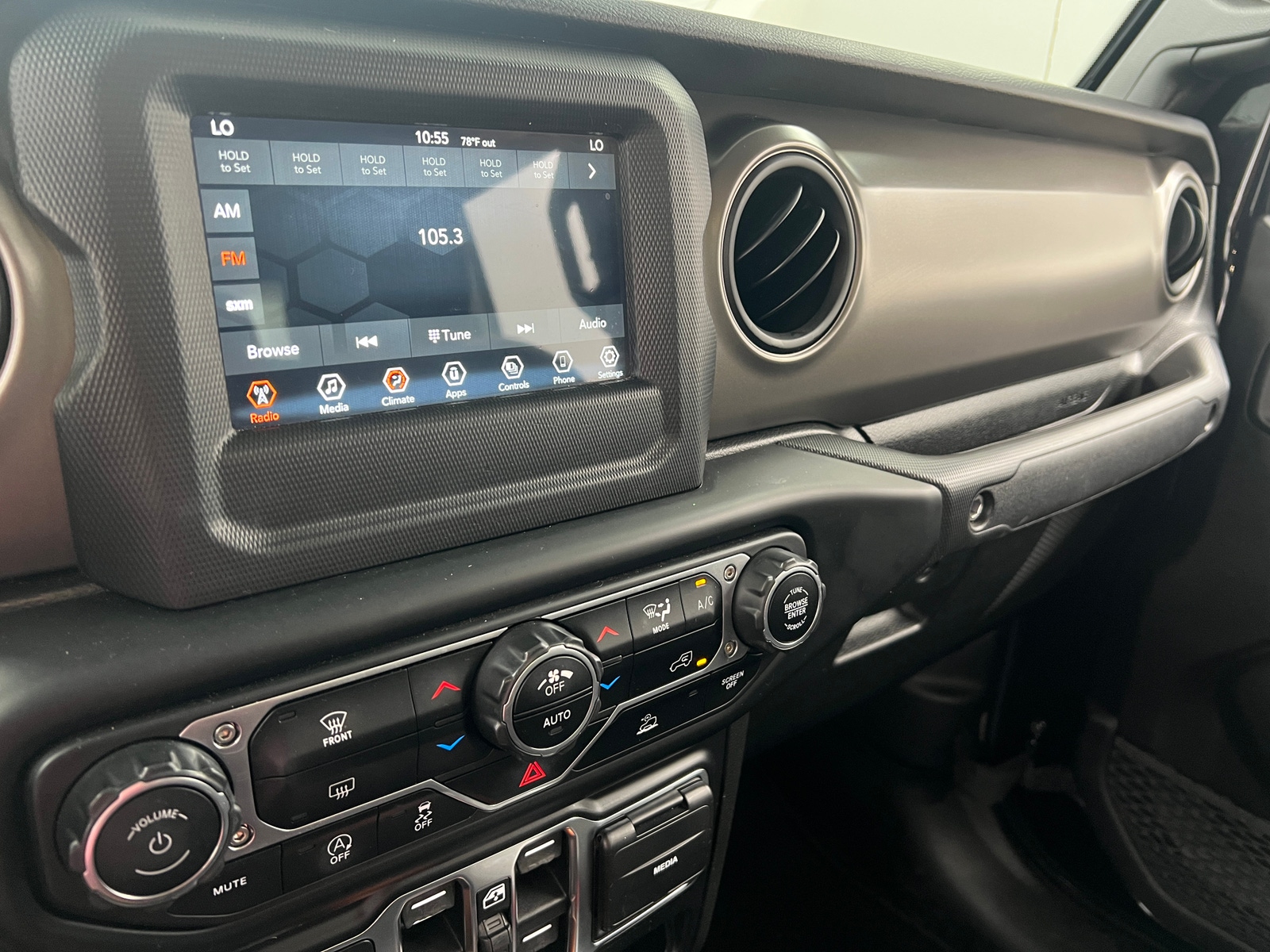 Thumbnail: 2022 Jeep Gladiator - 4