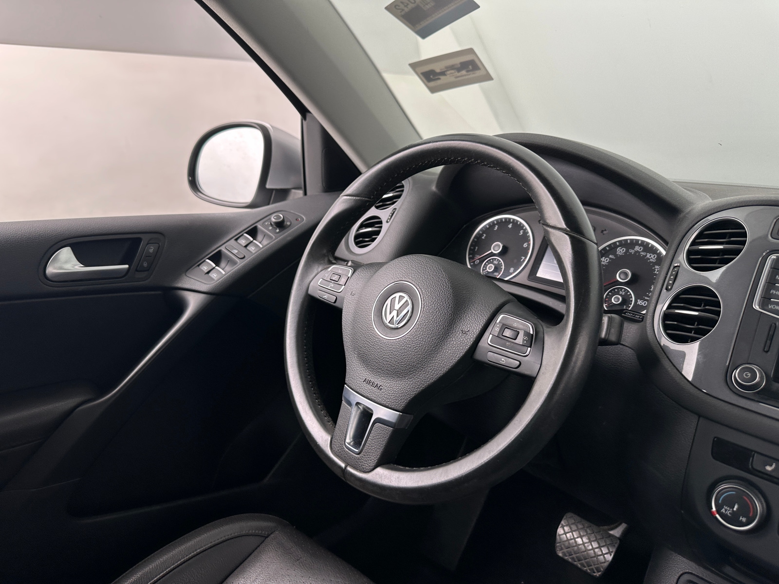 Thumbnail: 2016 Volkswagen Tiguan - 5