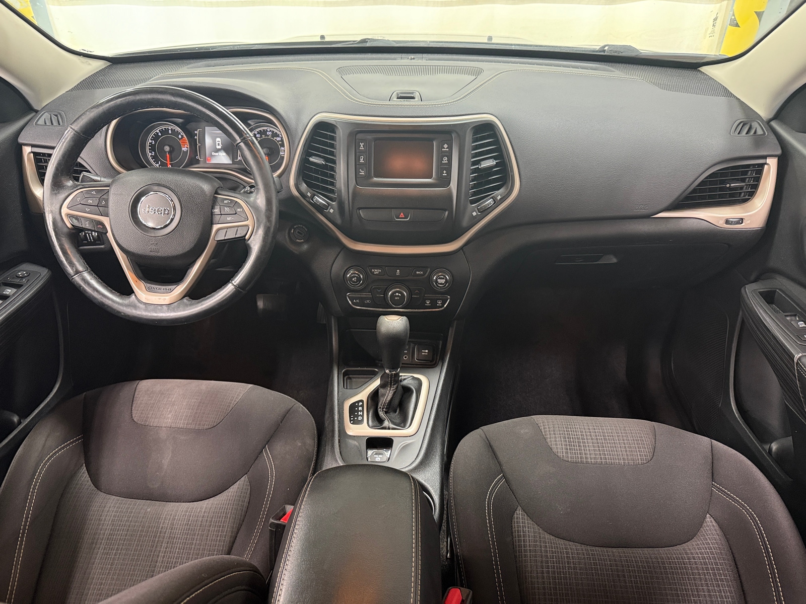 Thumbnail: 2017 Jeep Cherokee - 3