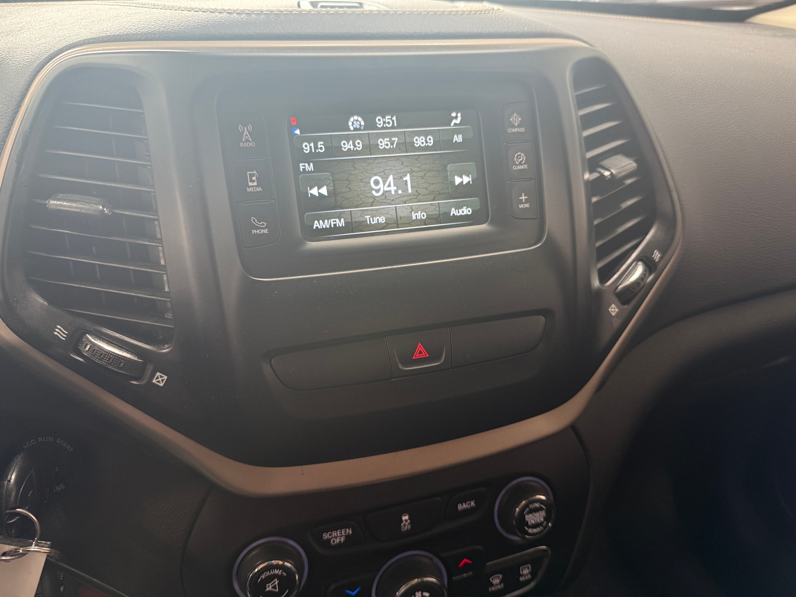 Thumbnail: 2017 Jeep Cherokee - 4