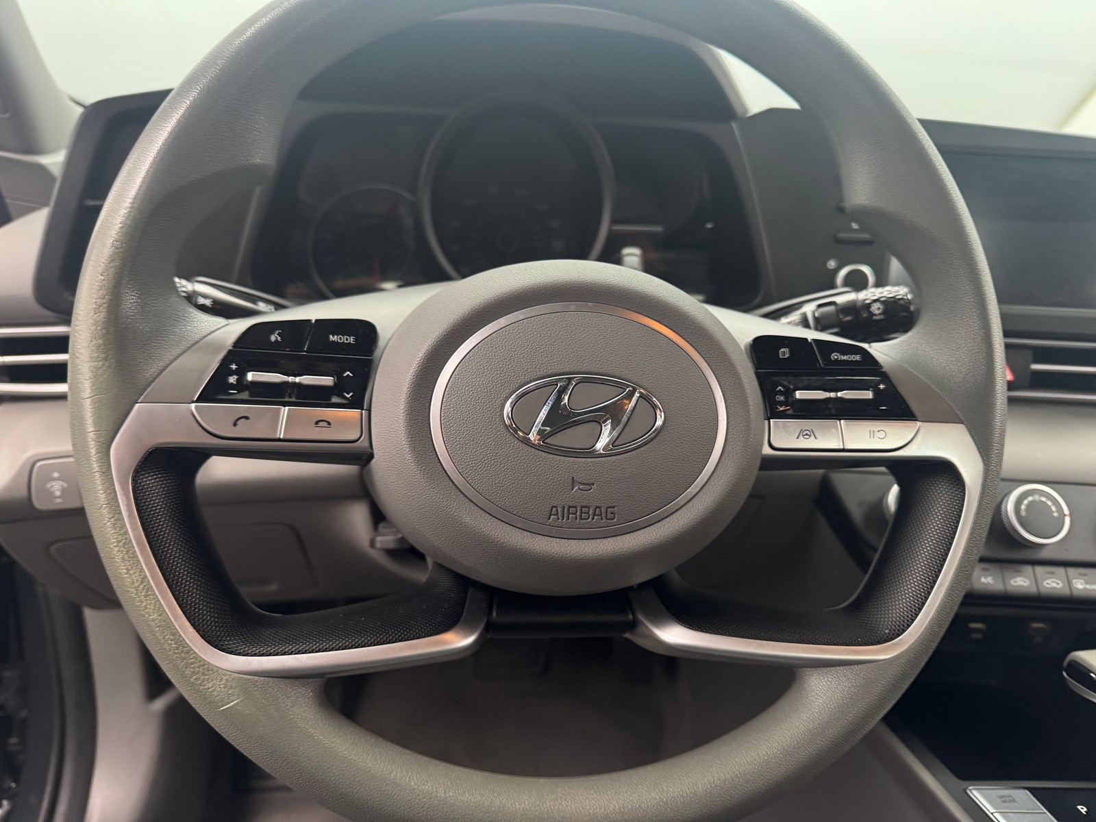Thumbnail: 2022 Hyundai Elantra - 5