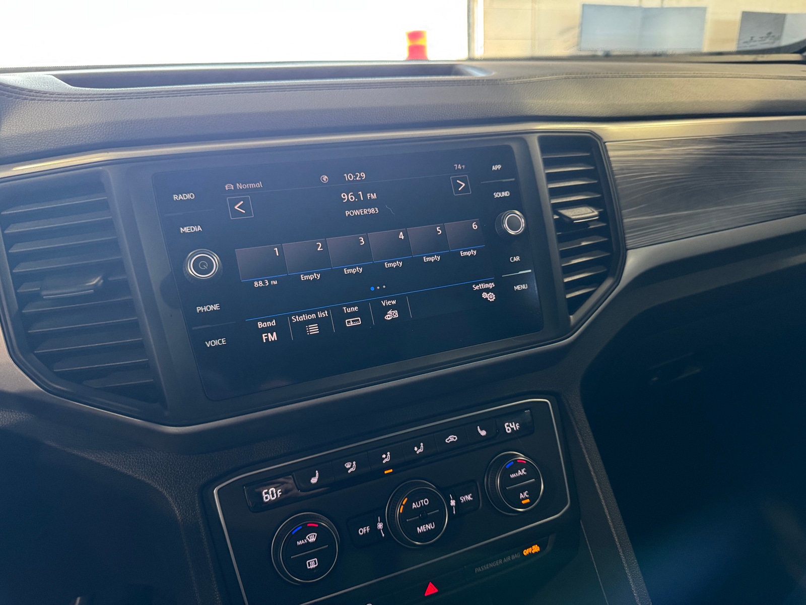 Thumbnail: 2020 Volkswagen Atlas - 3