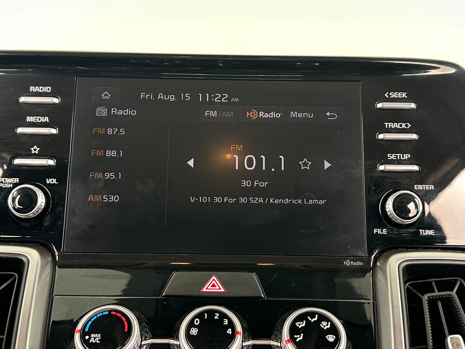 Thumbnail: 2023 Kia Sorento - 4