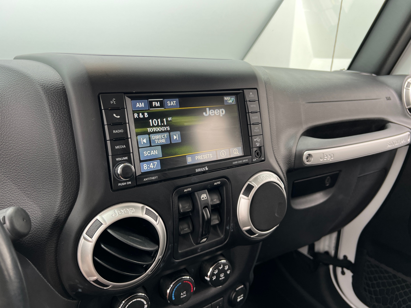 Thumbnail: 2017 Jeep Wrangler - 3