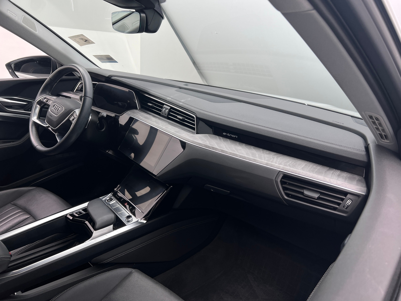 Thumbnail: 2022 Audi e-tron - 3