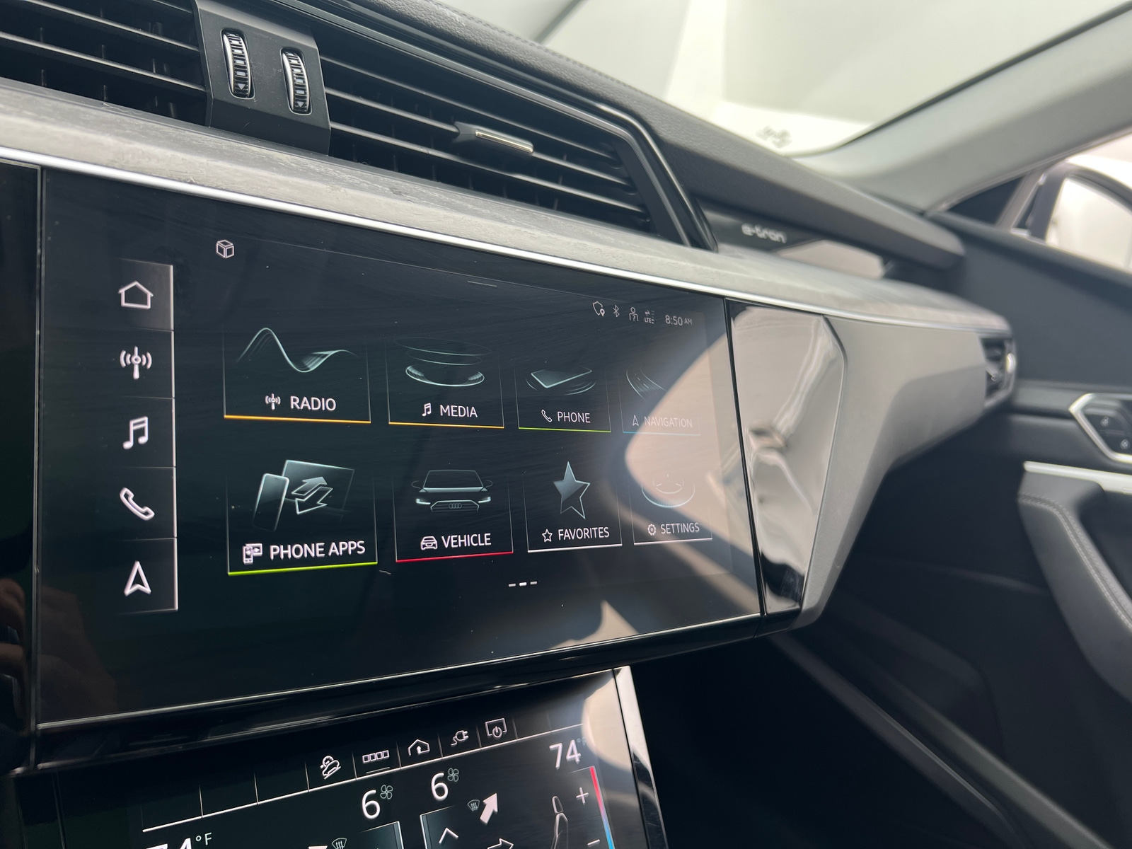 Thumbnail: 2022 Audi e-tron - 4