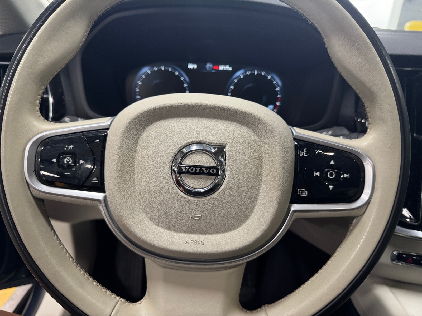 Thumbnail: 2021 Volvo S60 - 4