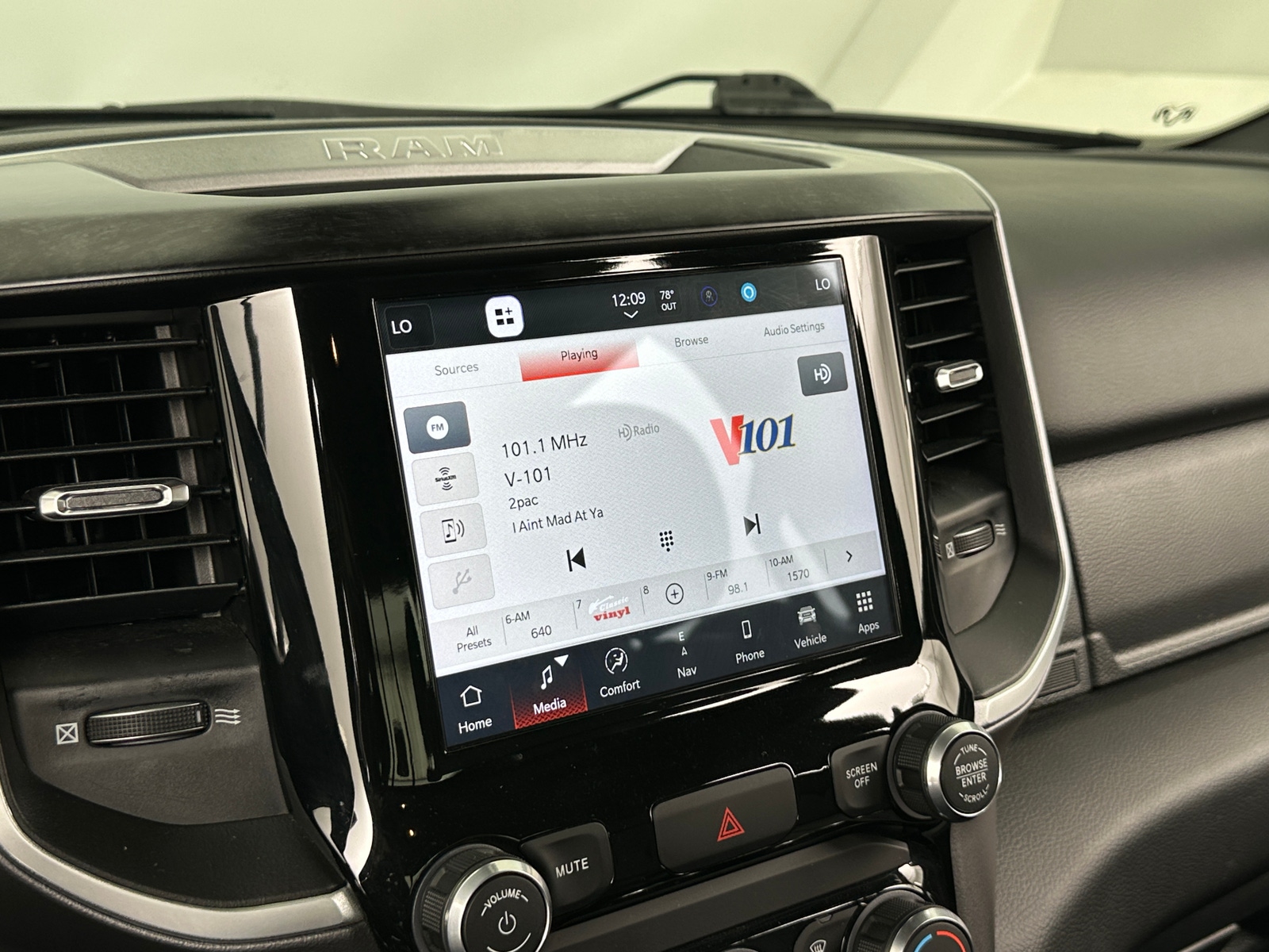 Thumbnail: 2022 RAM 1500 - 4