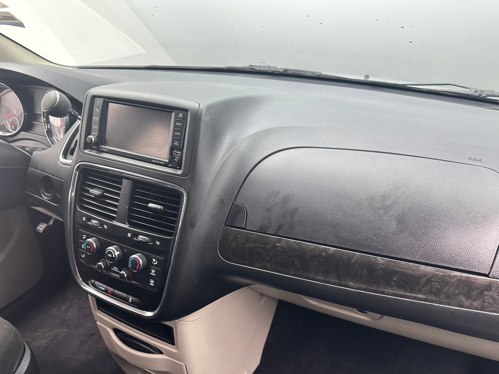 Thumbnail: 2017 Dodge Grand Caravan - 3