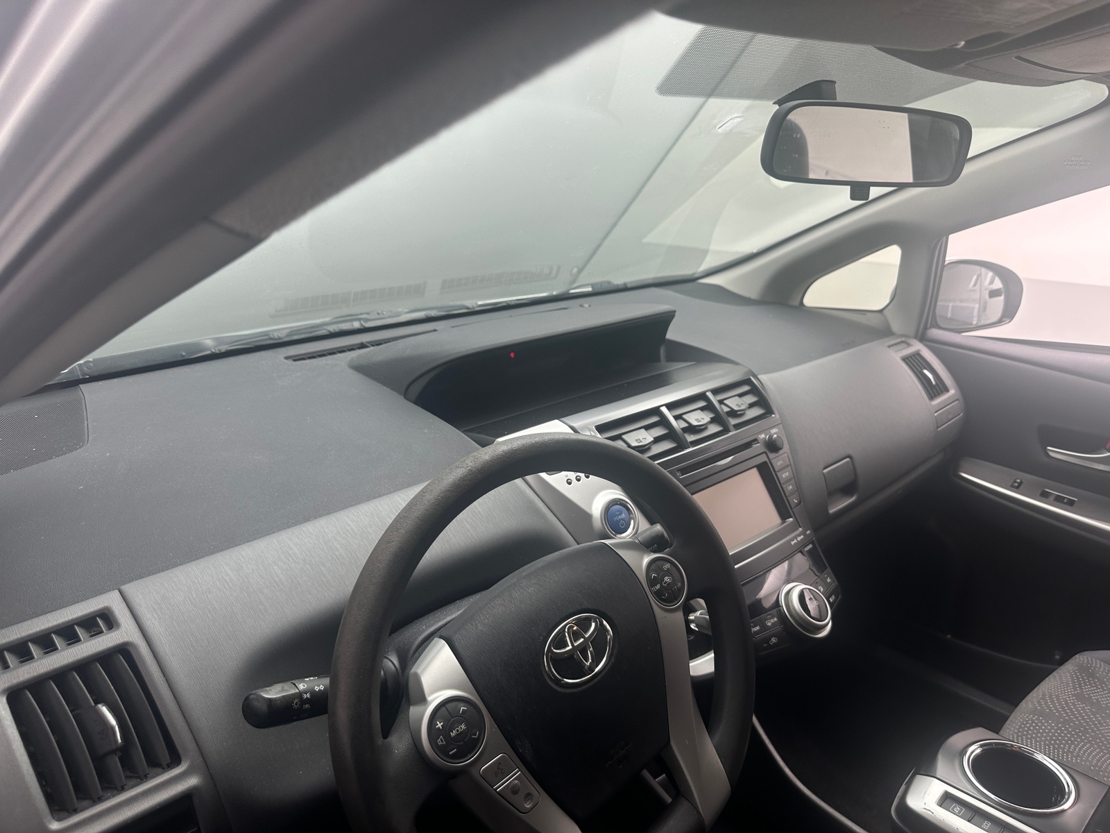 Thumbnail: 2014 Toyota Prius v - 3