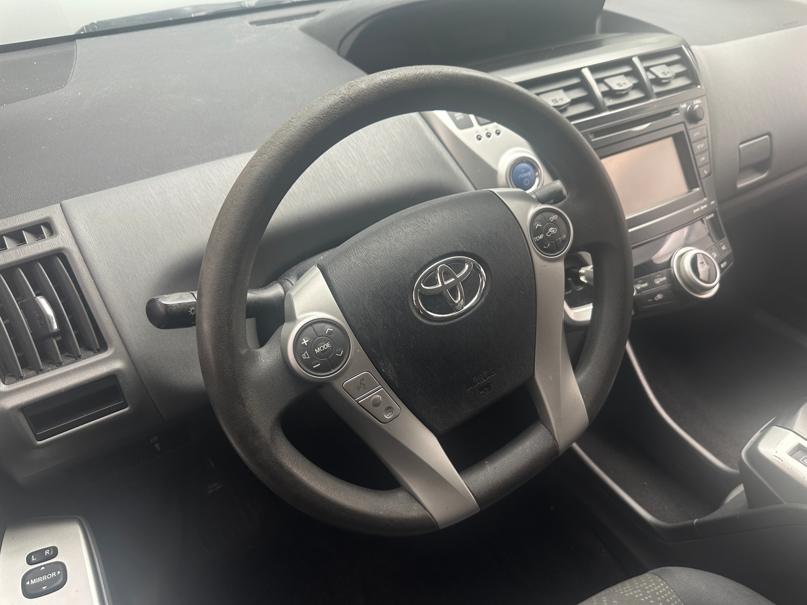 Thumbnail: 2014 Toyota Prius v - 5