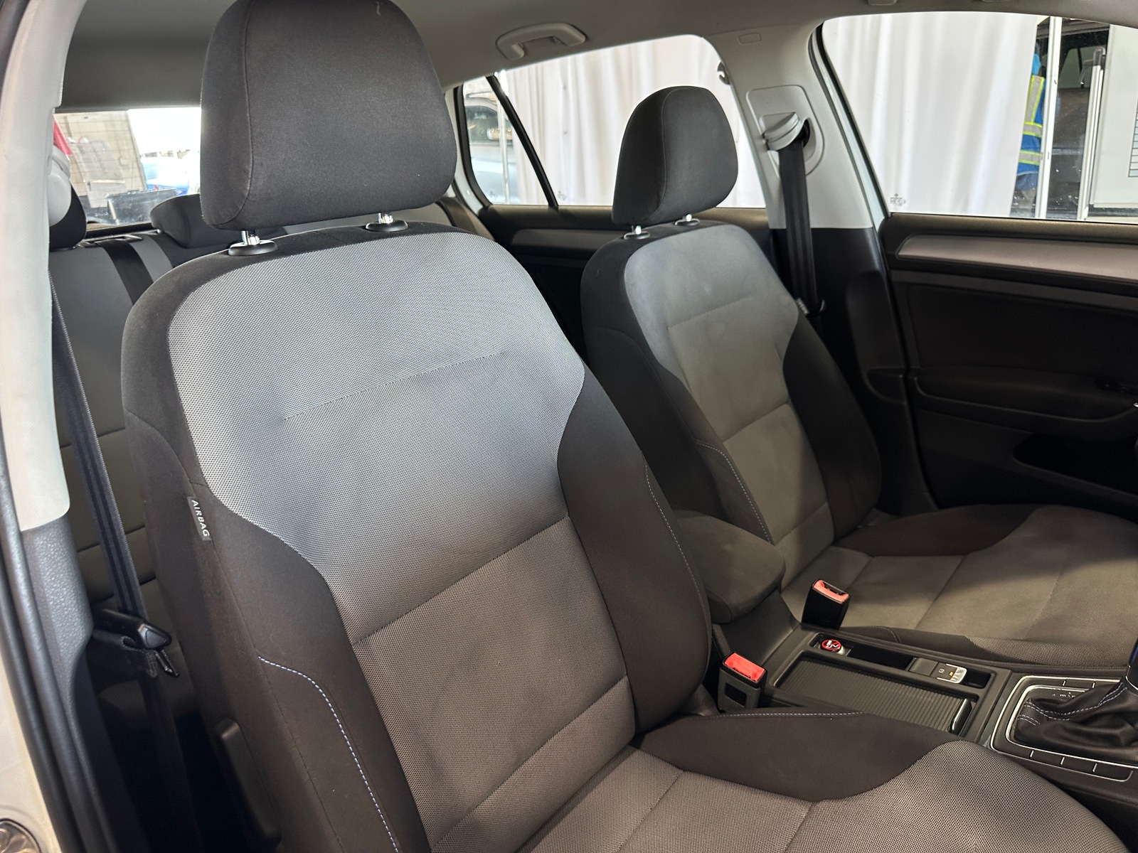Thumbnail: 2016 Volkswagen e-Golf - 2