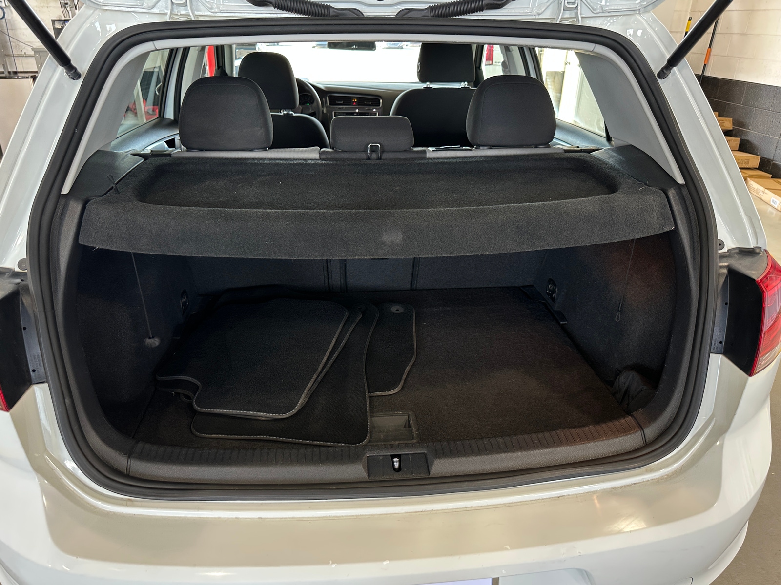 Thumbnail: 2016 Volkswagen e-Golf - 7