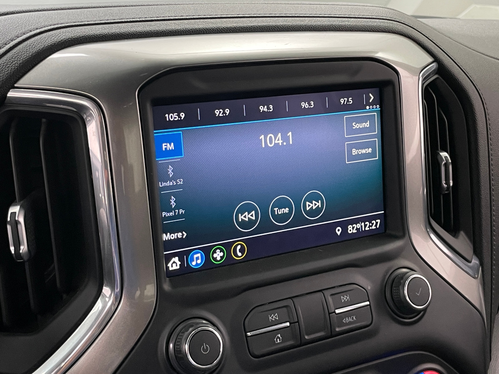 Thumbnail: 2021 Chevrolet Silverado 1500 - 4