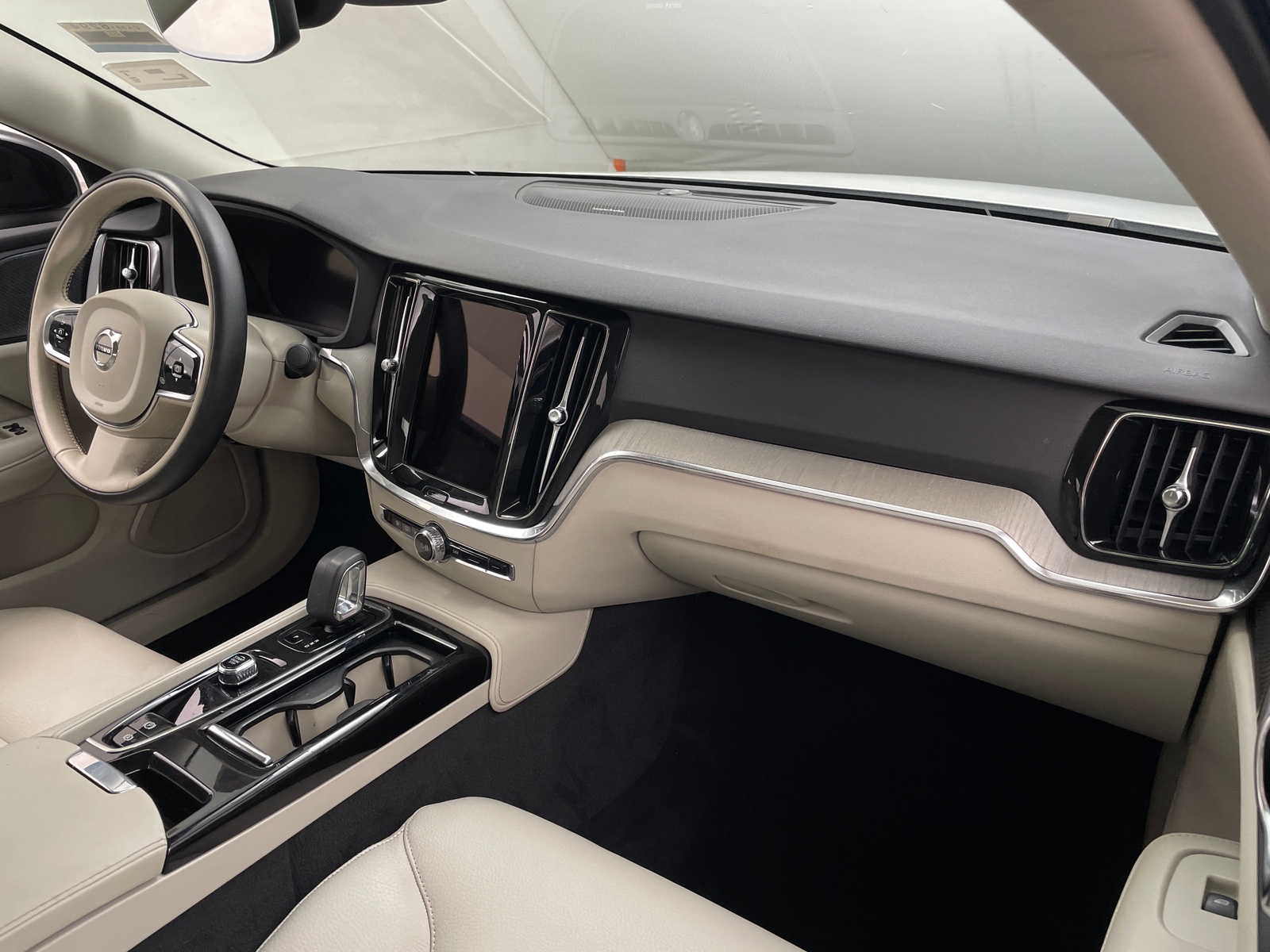 Thumbnail: 2024 Volvo S60 - 2