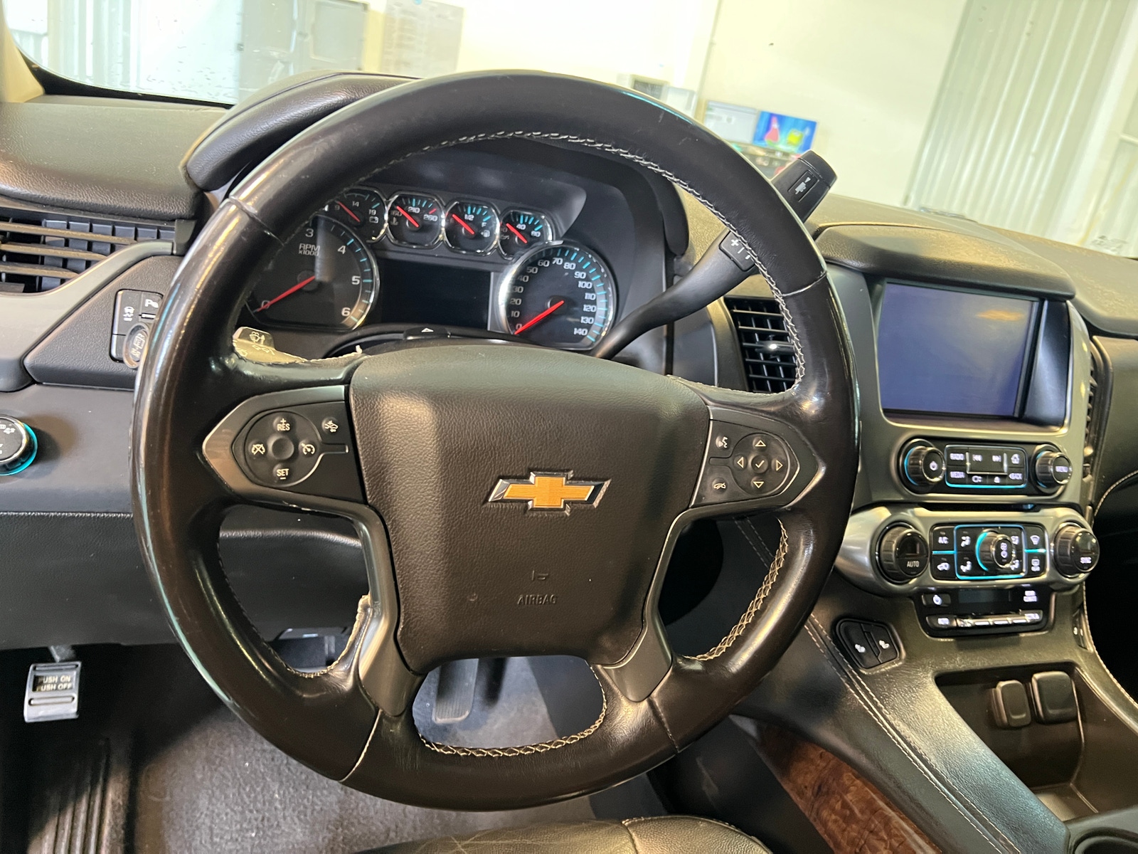 Thumbnail: 2019 Chevrolet Suburban - 5