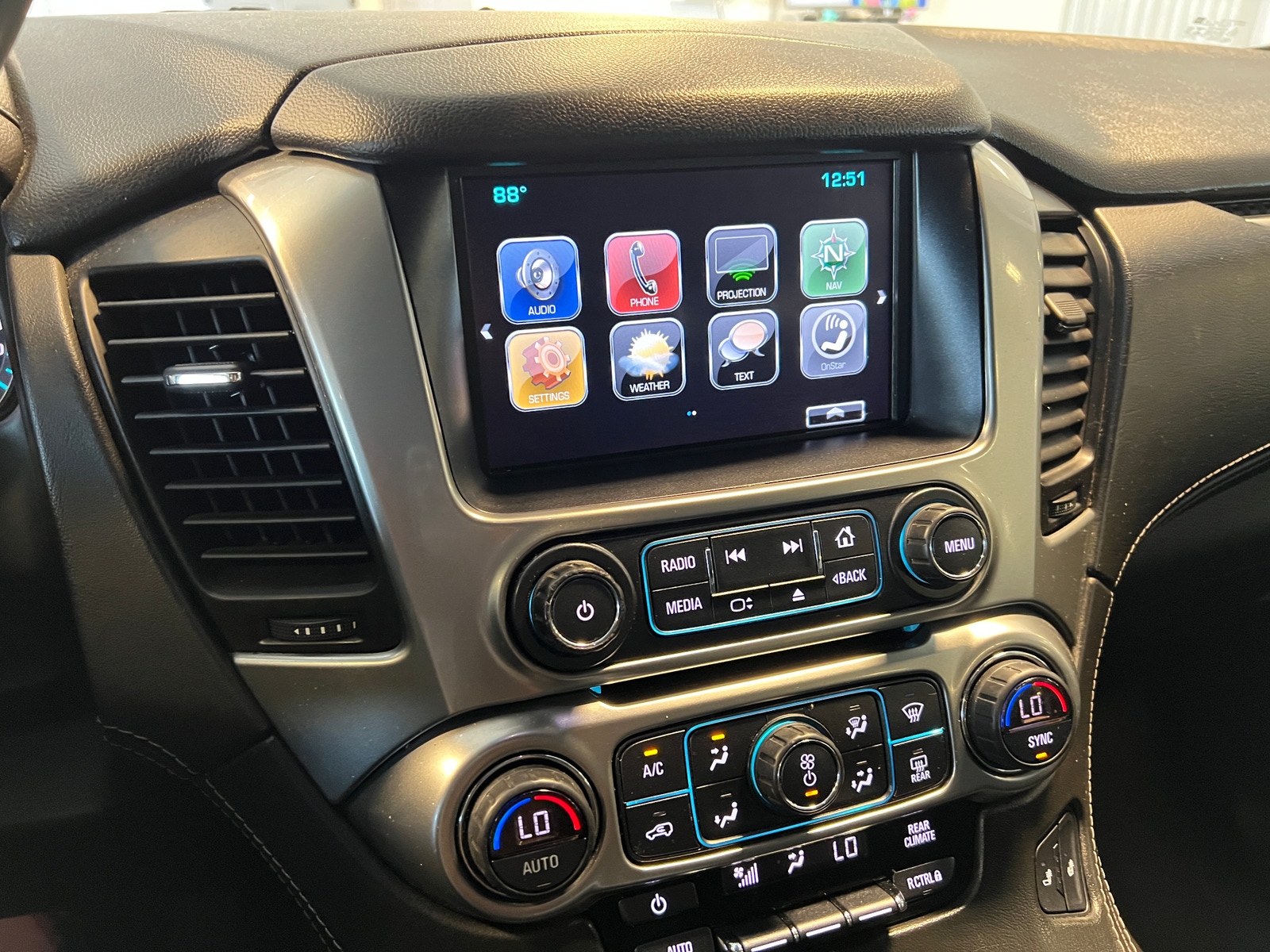 Thumbnail: 2019 Chevrolet Suburban - 4