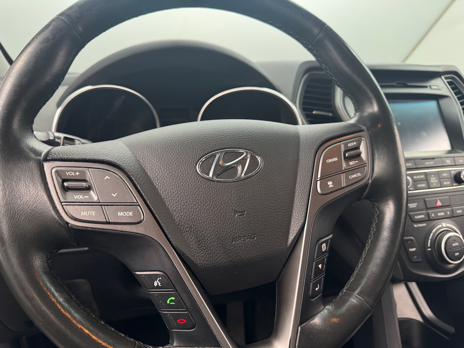 Thumbnail: 2017 Hyundai Santa Fe - 4