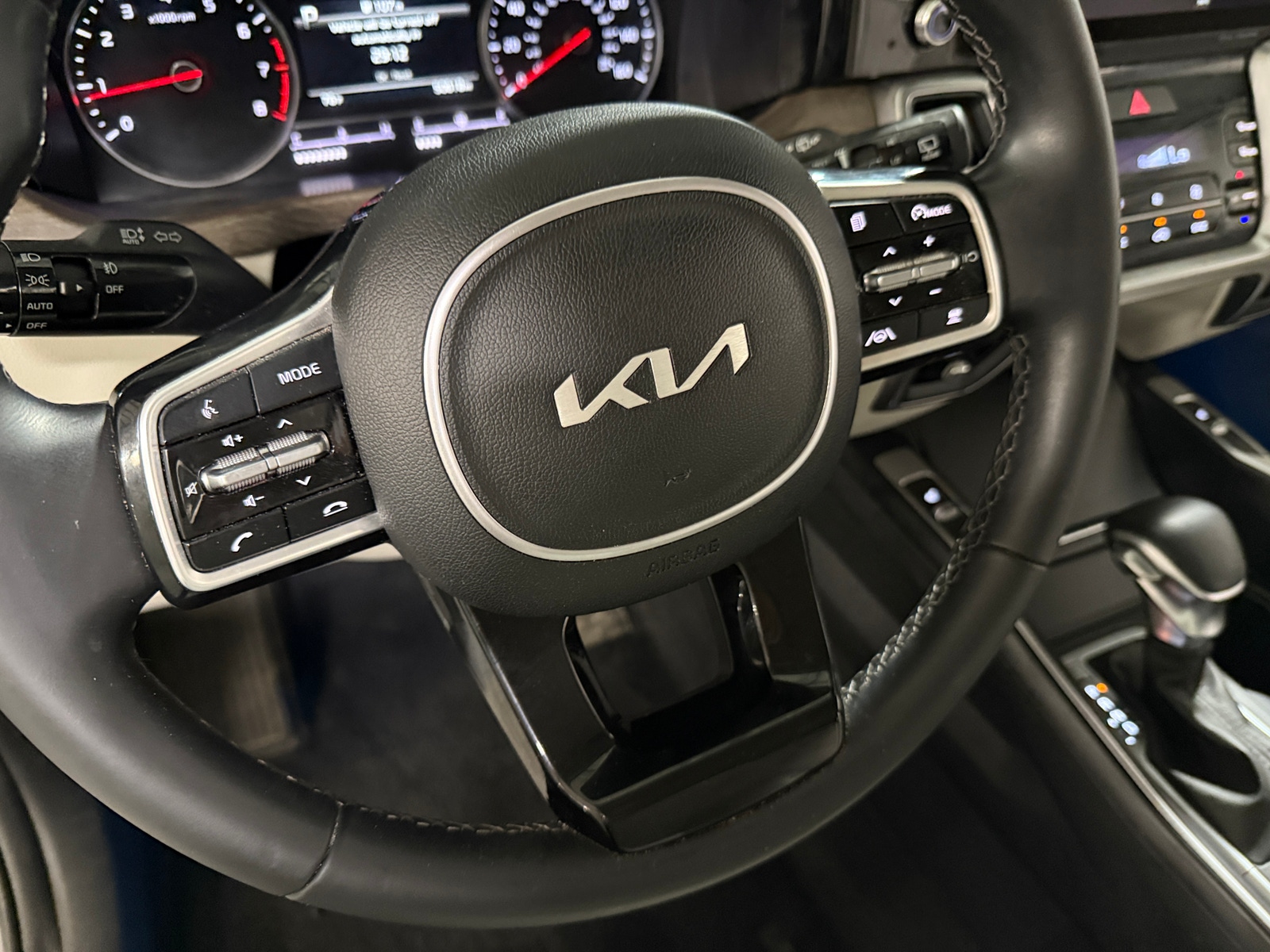 Thumbnail: 2022 Kia Sorento - 4