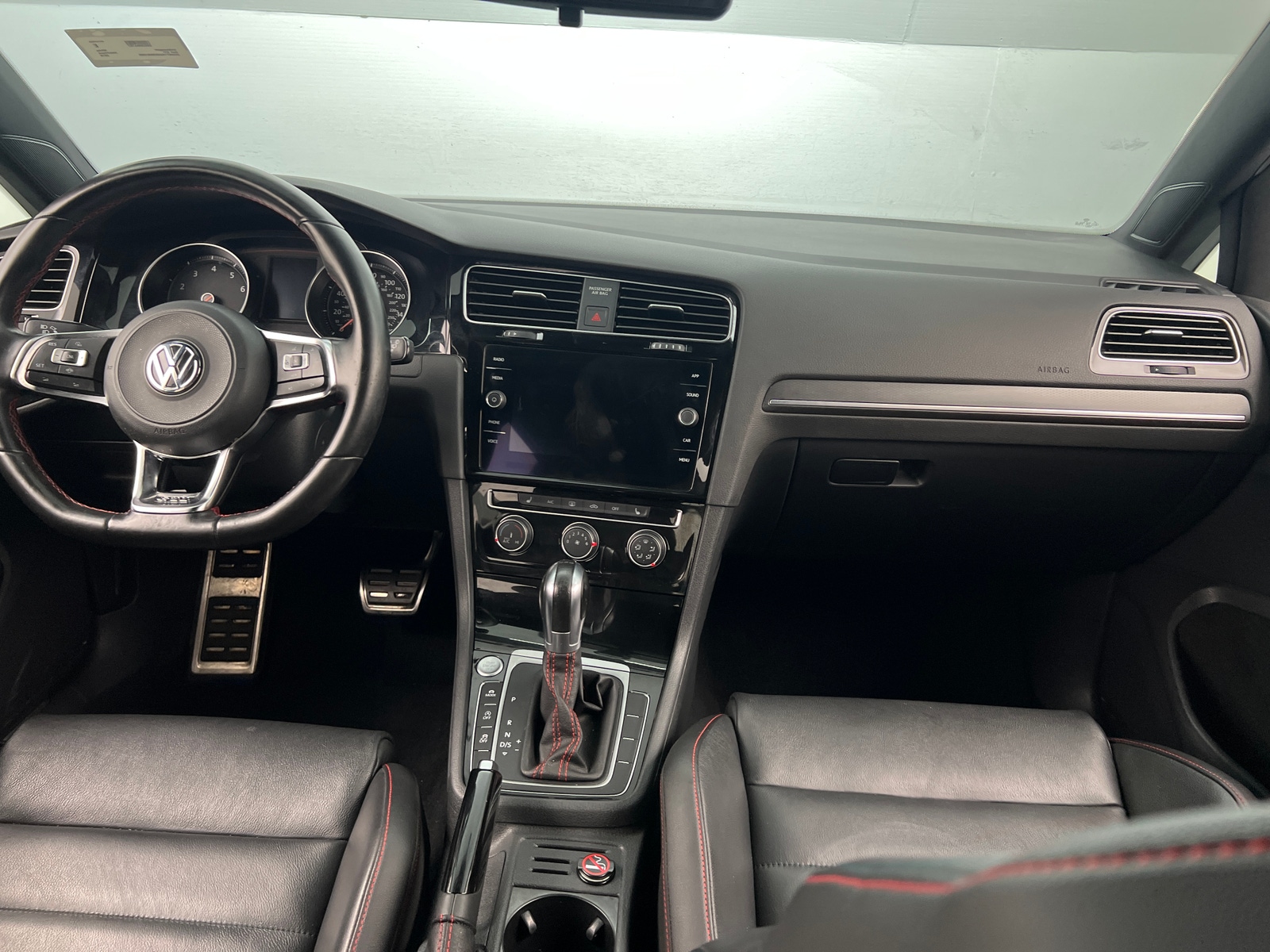 Thumbnail: 2019 Volkswagen Golf - 3