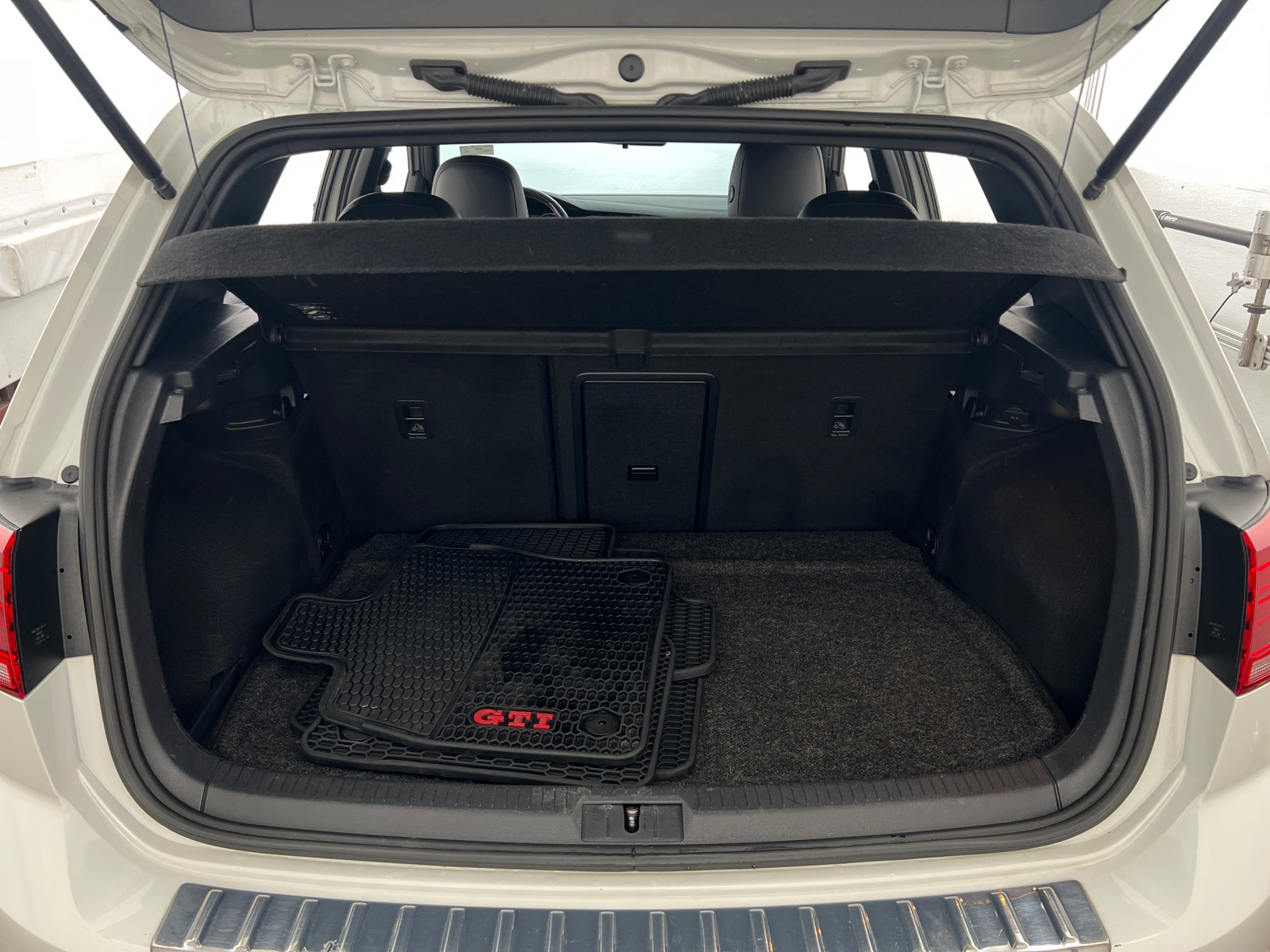 Thumbnail: 2019 Volkswagen Golf - 7