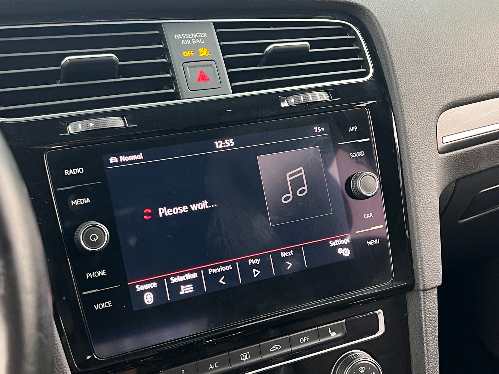 Thumbnail: 2019 Volkswagen Golf - 4