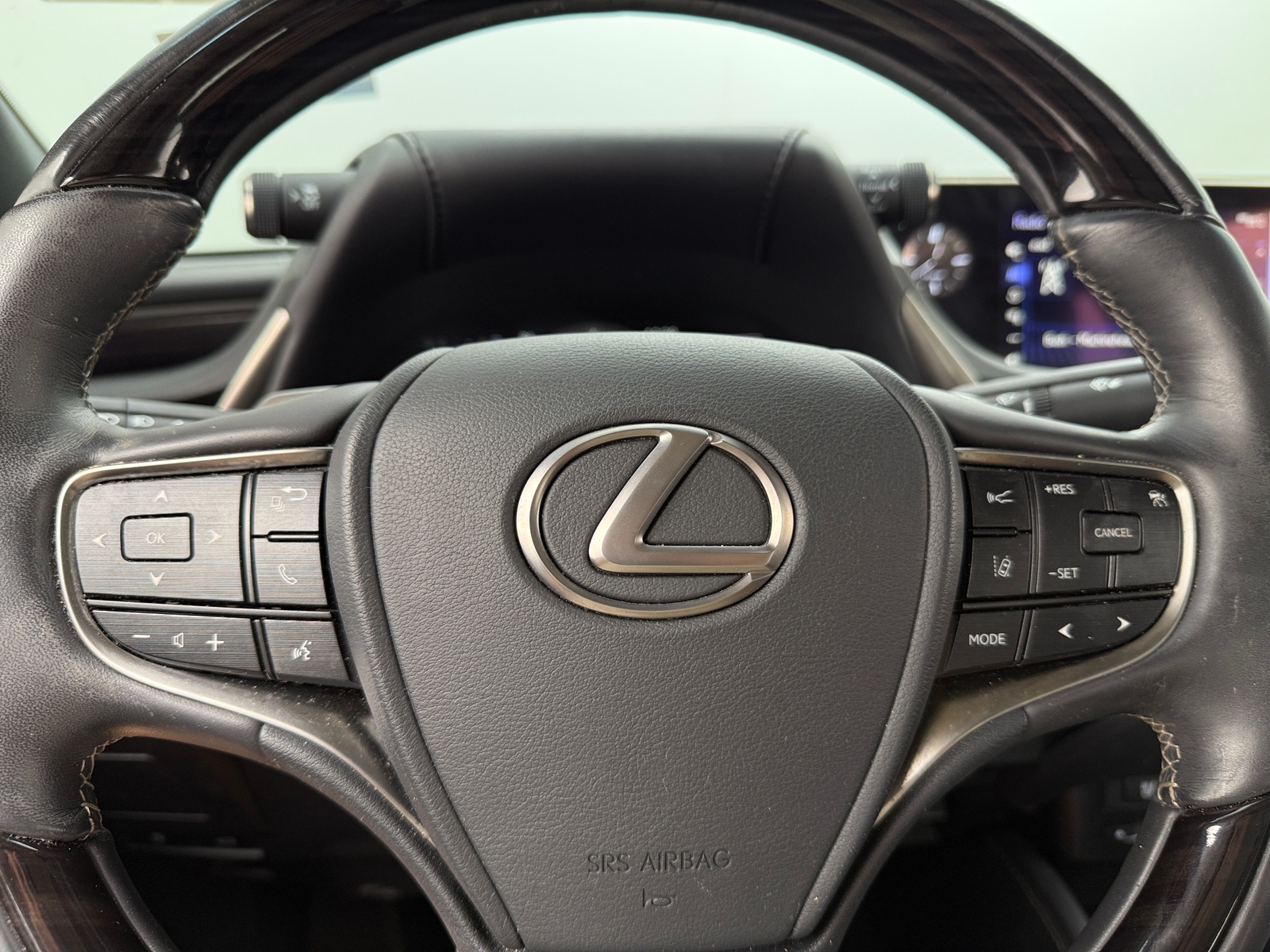 Thumbnail: 2019 Lexus ES - 5