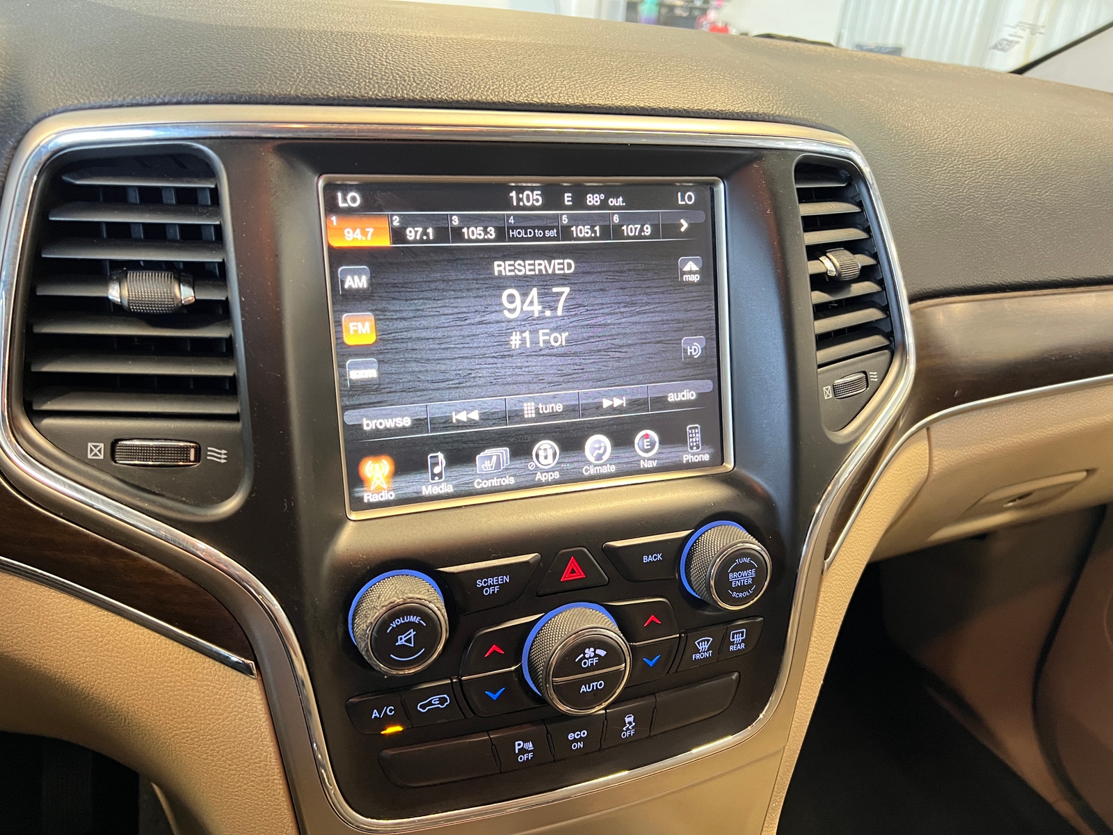 Thumbnail: 2015 Jeep Grand Cherokee - 3
