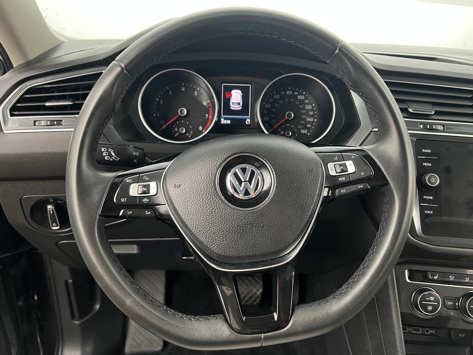 Thumbnail: 2020 Volkswagen Tiguan - 4